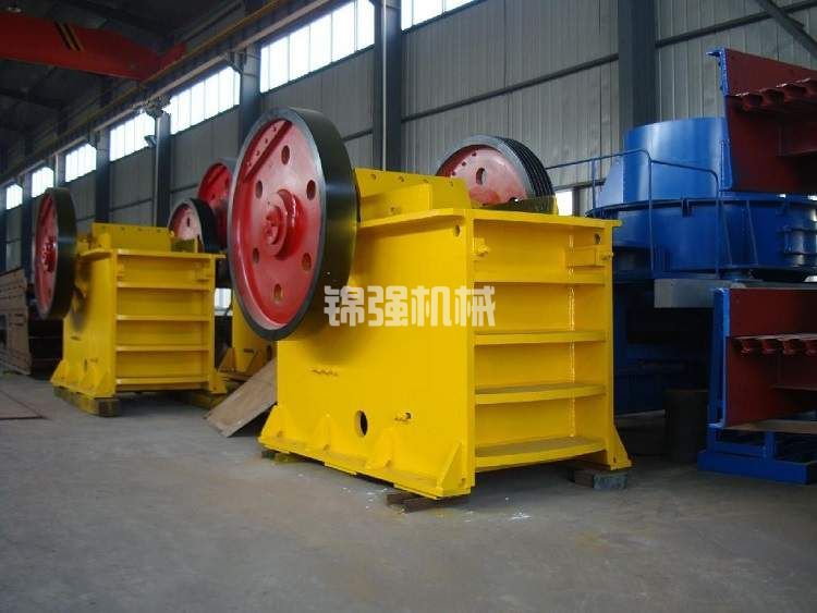 鄂式碎石機(jī)(圖2)